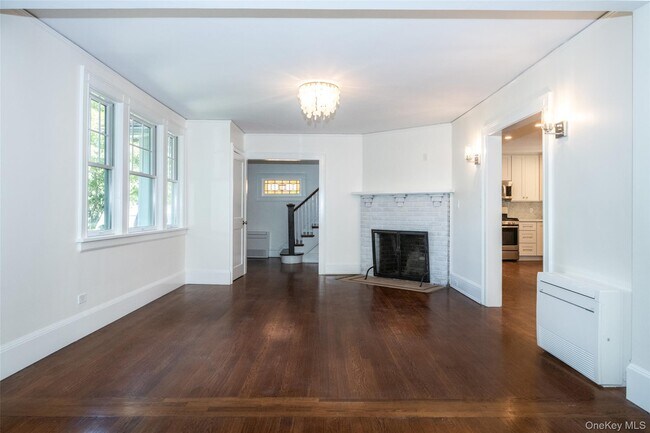 Building Photo - 162 Rockingstone Ave