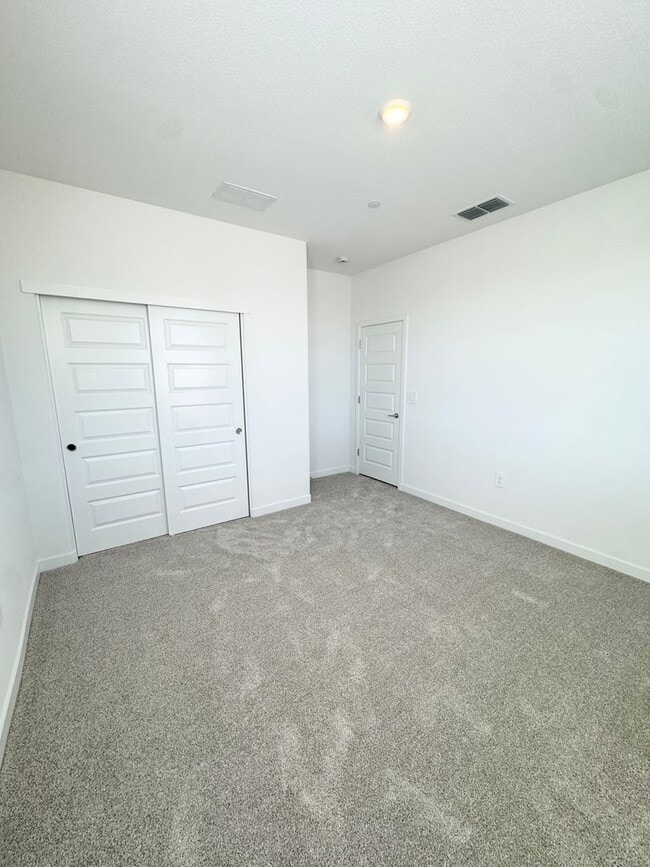 Building Photo - 5372 Island Yacht Wy