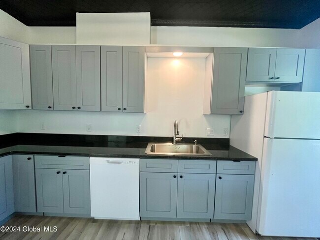 Building Photo - 53 N Park St