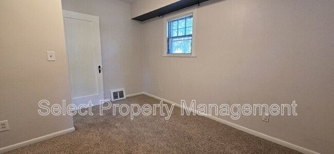 Building Photo - 7506 W Jefferson Blvd