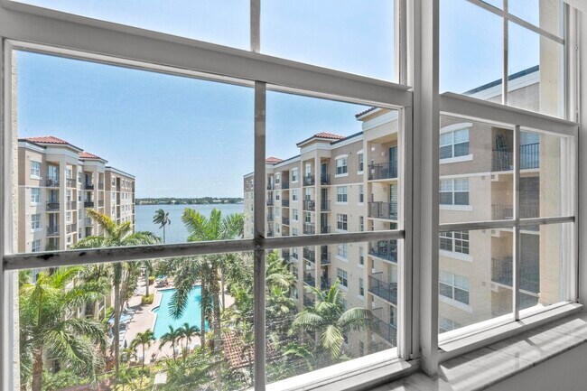 Building Photo - 1801 N Flagler Dr