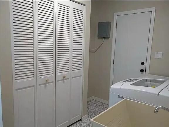 Building Photo - 294 SW Greenridge Ln