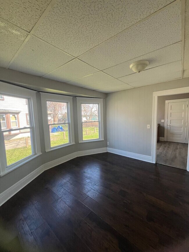 Building Photo - 142-144 Bowman St