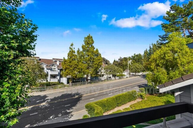 Building Photo - 26941 Rainbow Glen Dr
