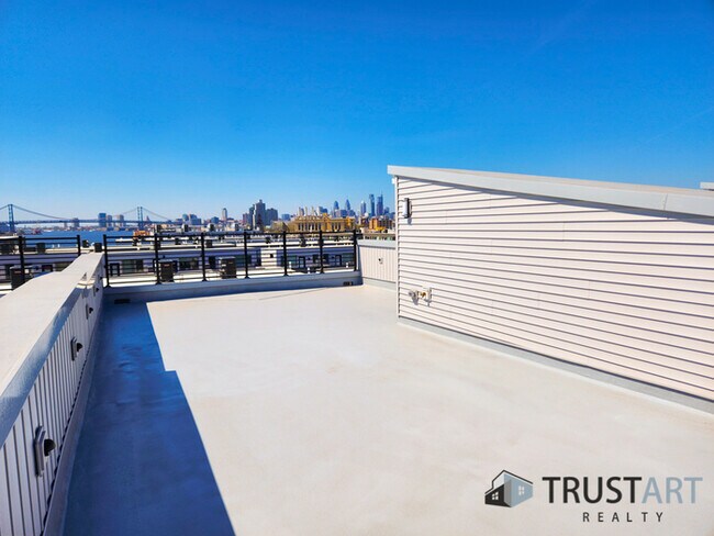 Building Photo - 3 bed/2bath condo house in Fishtown