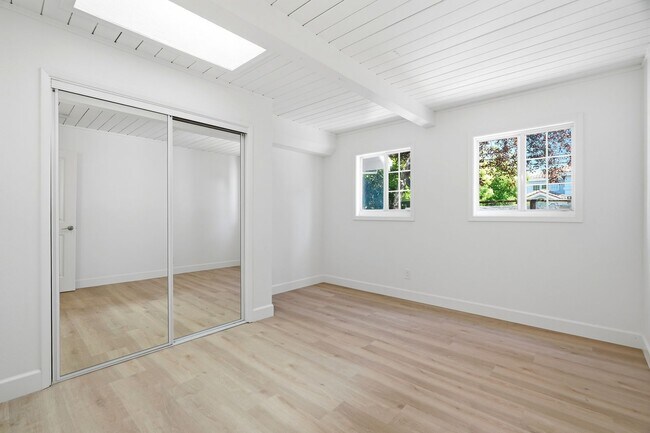 Building Photo - Light-Filled Home on Expansive Lot in Top-Rated School District with Vaulted Ceilings & Entertain...