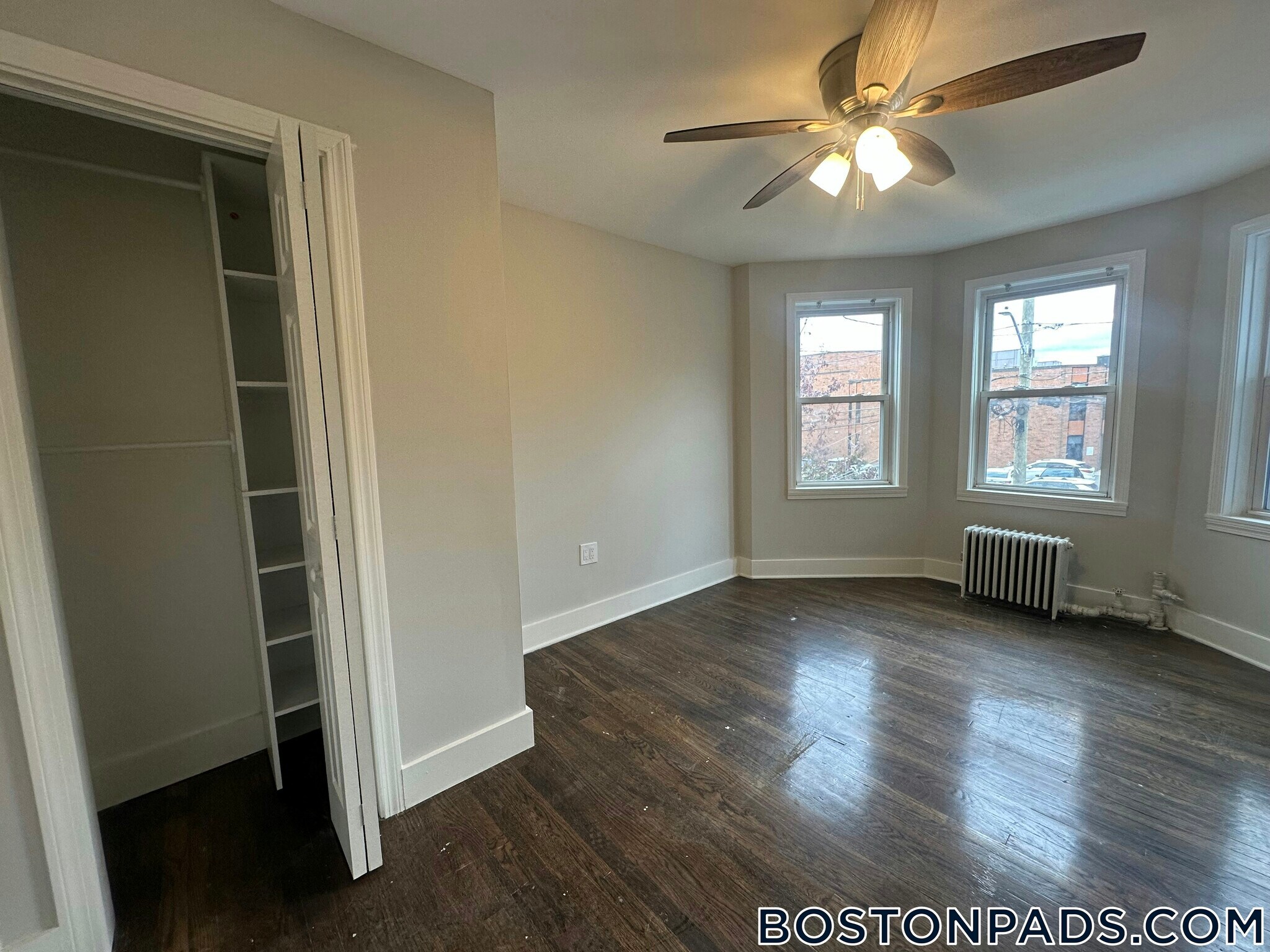 Building Photo - 13 Gladstone St