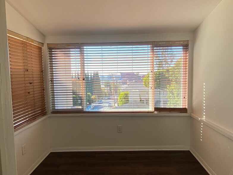 Building Photo - 8731 Holloway Dr