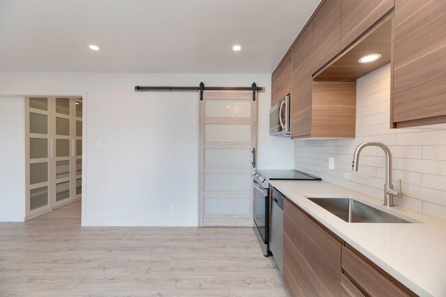 Building Photo - 1214 Barton Hills Dr