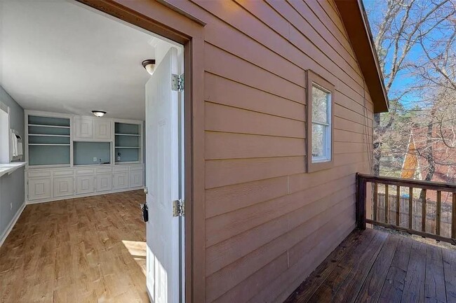 Building Photo - 6076 Sinclair Dr