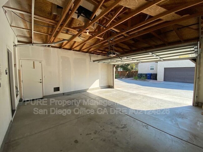 Building Photo - 1553 Hunters Glen Ave