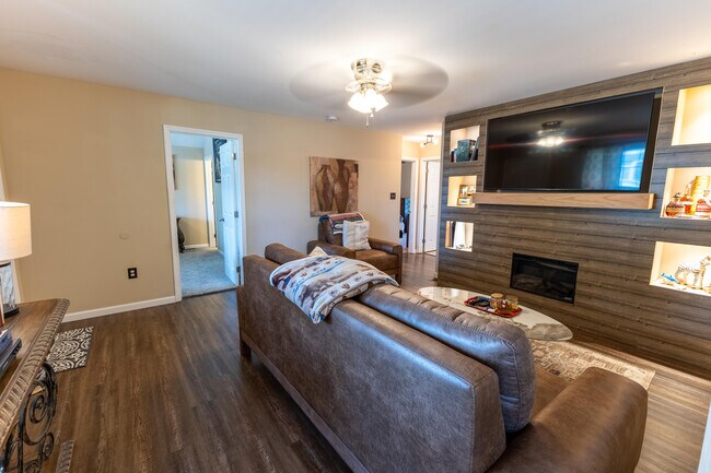 Building Photo - 314 N 2nd St