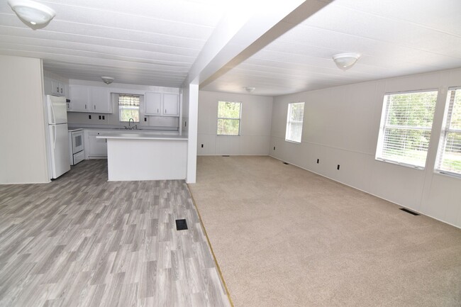 Building Photo - Spacious & Updated Double-Wide Home on a L...