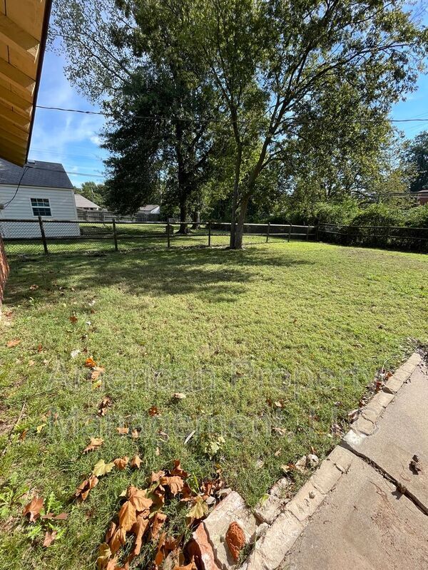 Building Photo - 5102 E 33rd St