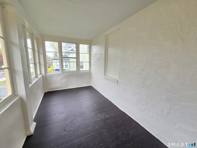 Building Photo - 103 Capen St