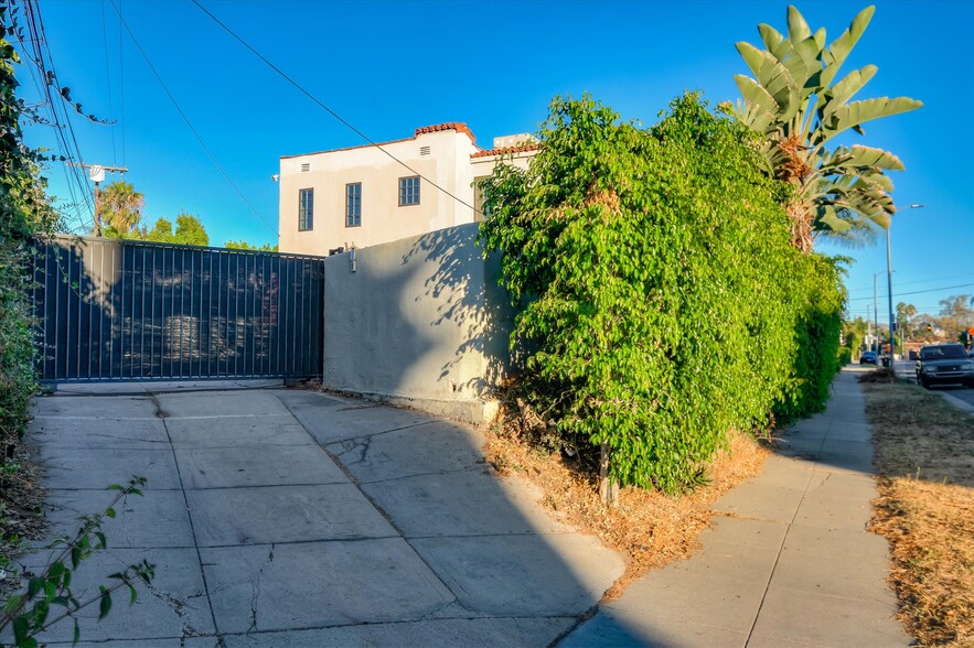 Building Photo - 366 S Crescent Heights Blvd