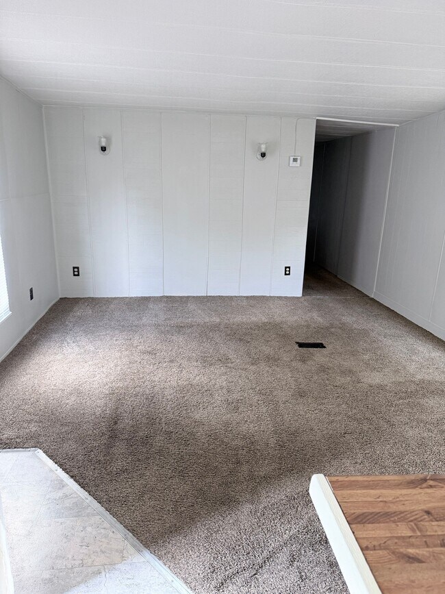 Building Photo - 61 Oakwood Cir