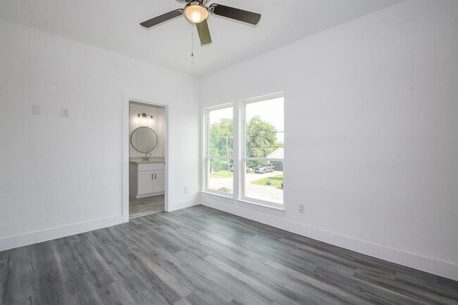 Building Photo - 4438 Aledo St