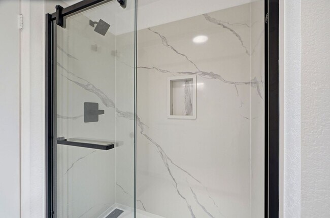Building Photo - Remodeled 2 Bed, 2 Bath Townhouse in Petaluma's Morningstar Community