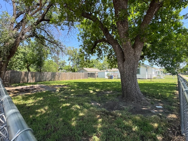 Building Photo - 500 N Meridian Ave