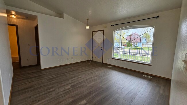 Building Photo - Nampa Home with RV Parking!