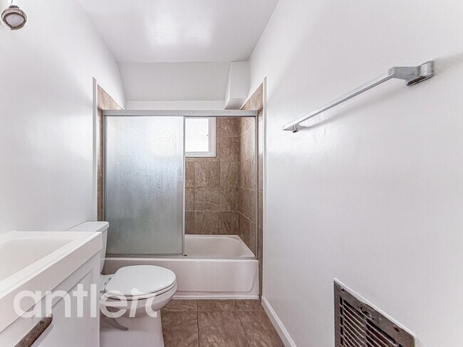 Building Photo - 7959 Romaine St