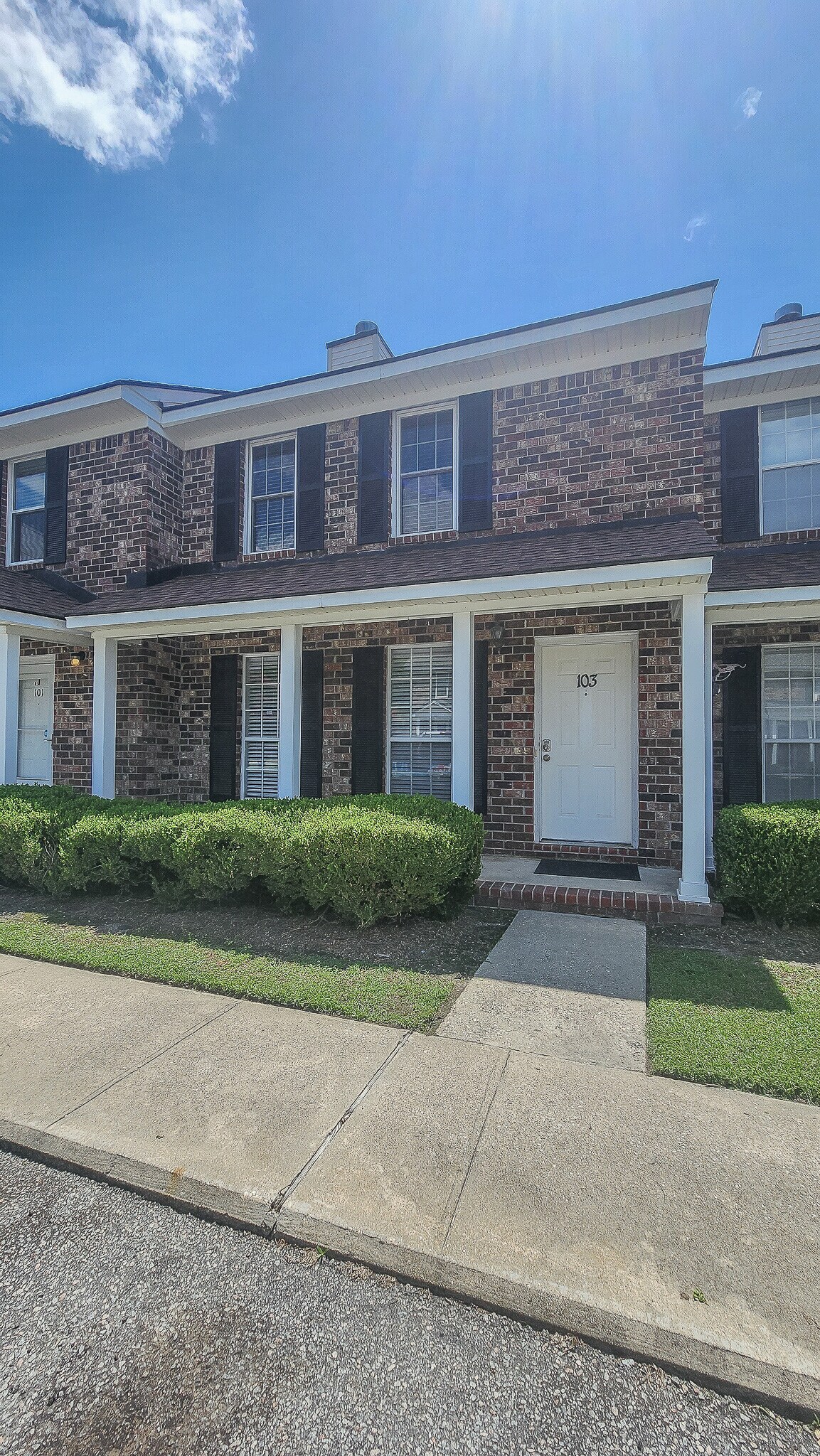 Building Photo - 103 Sandlewood Dr