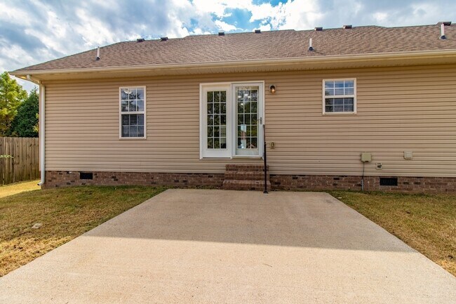 Building Photo - 4910 Court Dr