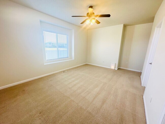 Building Photo - Exceptionally maintained Single level 3 bedroom home available soon!