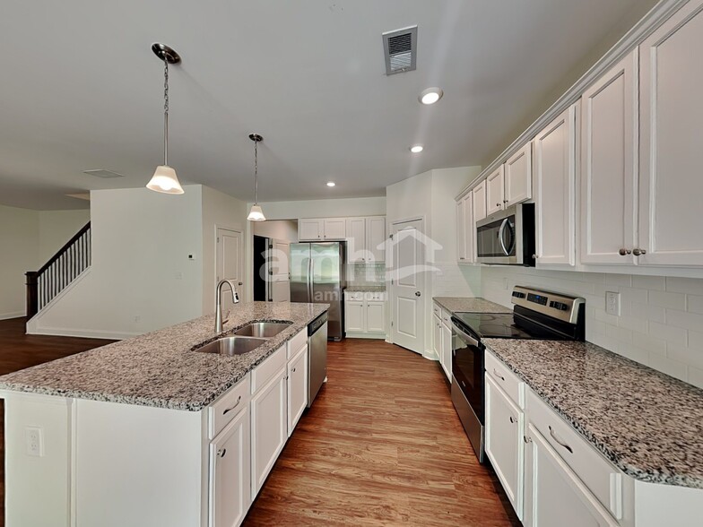 Building Photo - 2467 Napa Valley Dr