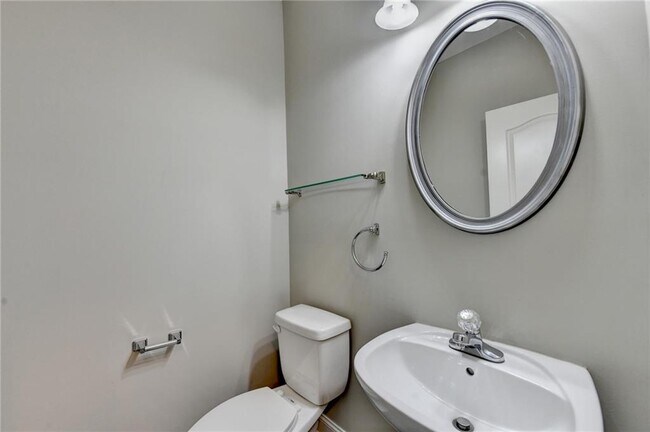 Building Photo - 812 Red Hart Ln