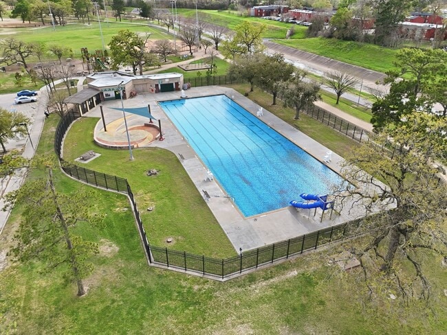 Building Photo - 4102 Sherwood Ln