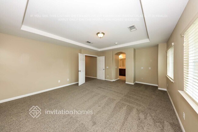Building Photo - 12579 Chimney Rock Dr