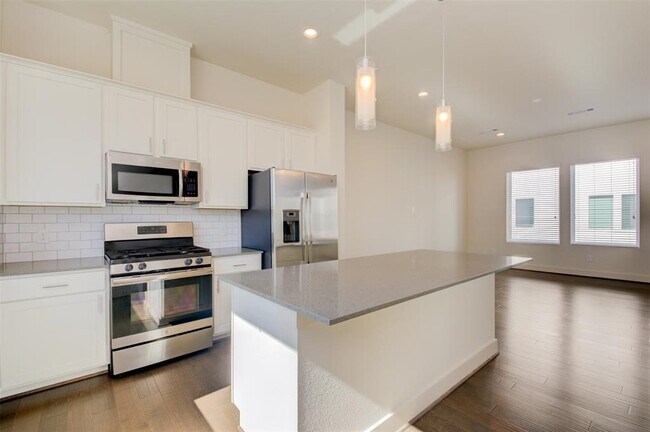 Building Photo - 4811 Martin Oaks Ln