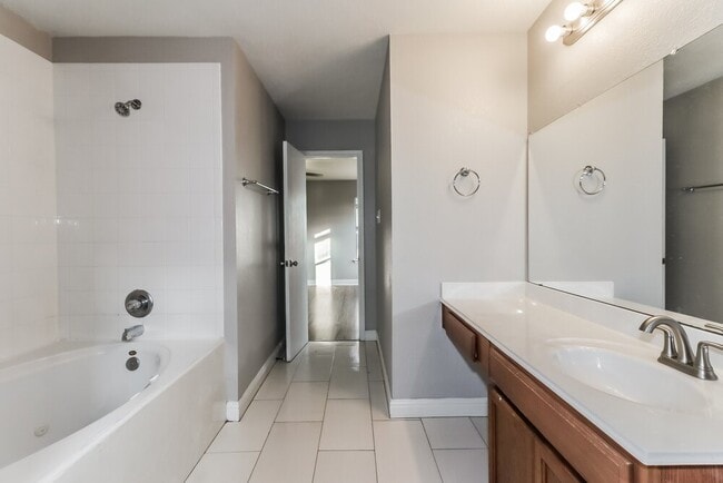 Building Photo - 18427 Westgate Pasture Ln