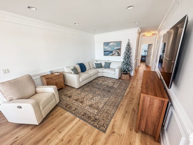 Building Photo - Fully Furnished Waterfront Elegance on Mai...