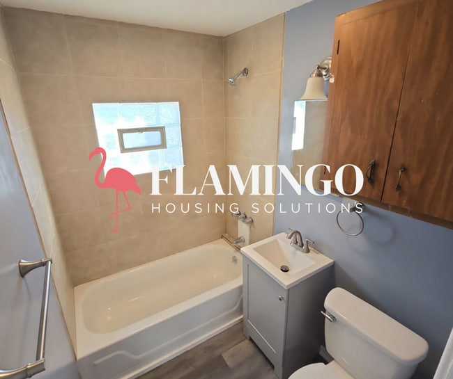 Building Photo - 3114 W Hillcrest Ave