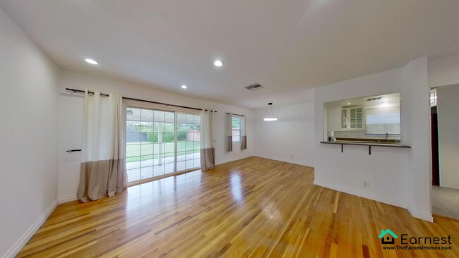 Building Photo - Bright 3-Bedroom + 2-Bathroom Home in Vall...