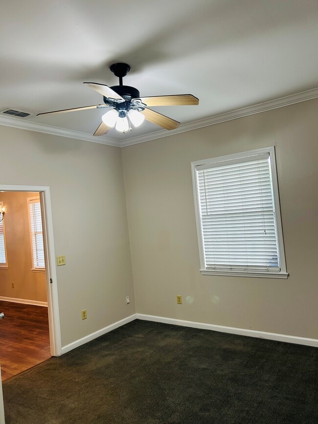 Building Photo - 4445 Irvington Ave