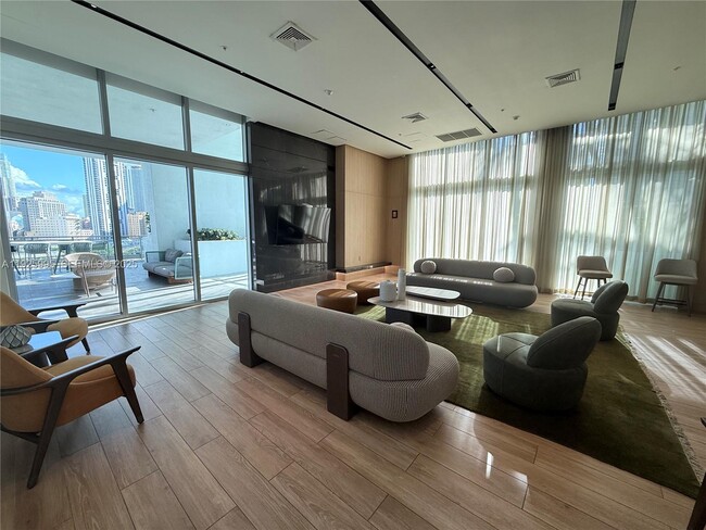 Building Photo - 90 SW 3rd St