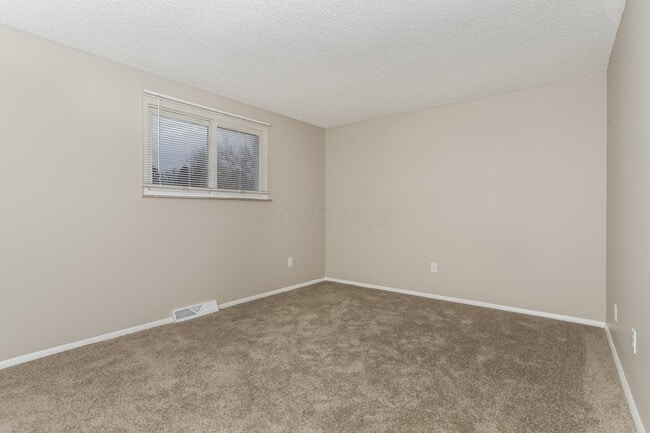 Building Photo - 2033 Queensbridge Dr