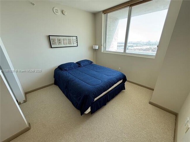 Building Photo - 253 NE 2nd St