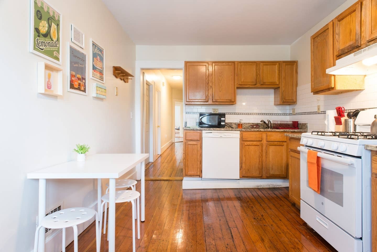 Building Photo - 135 Brook St