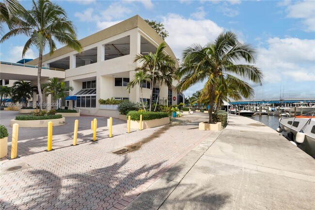 Building Photo - 7601 E Treasure Dr