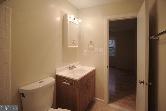 Building Photo - 316 Cherry Ct