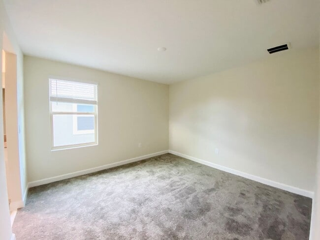 Building Photo - HOME IN TUSKAWILLA CROSSING
