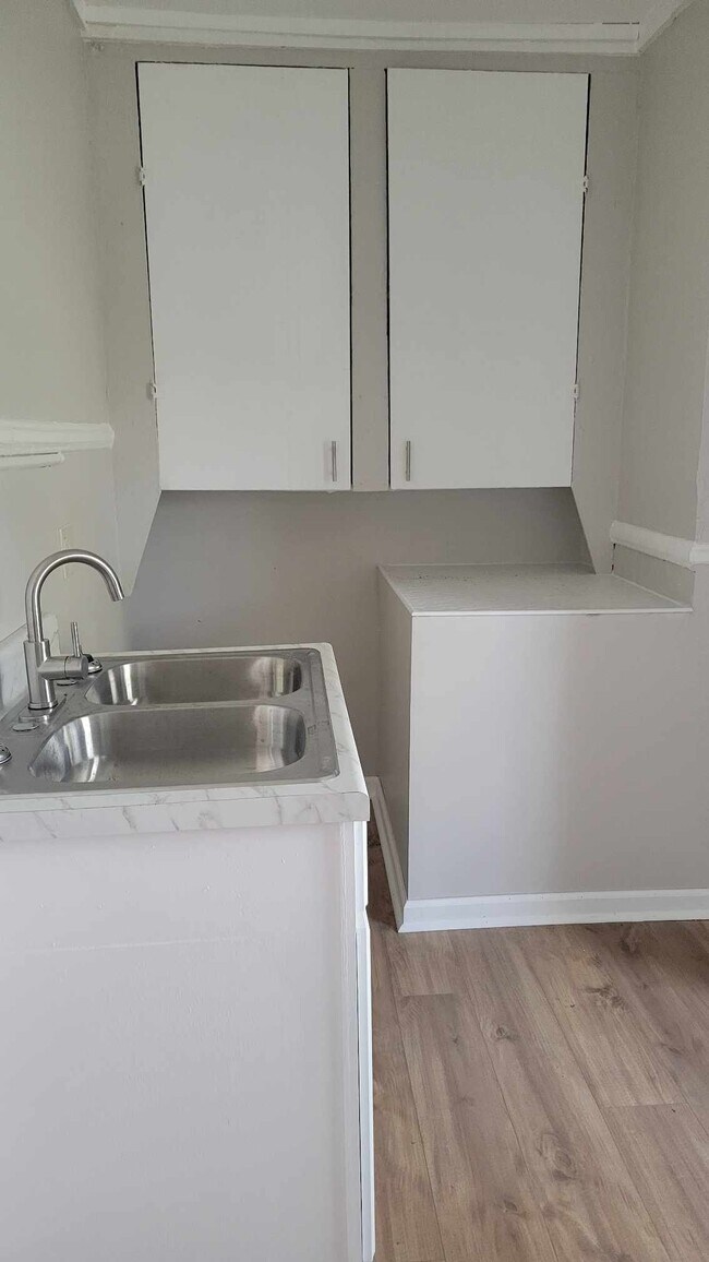 Building Photo - 6th Street rental