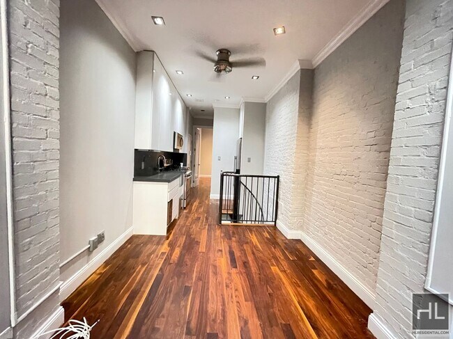 Building Photo - Mott Street