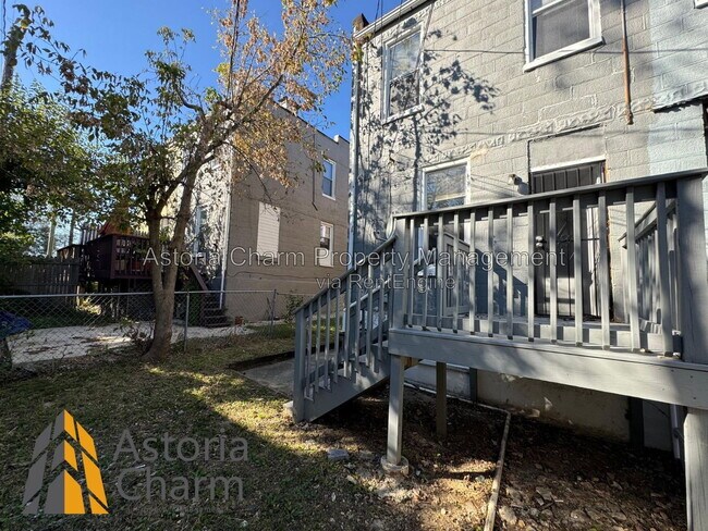 Building Photo - 607 E 41st St