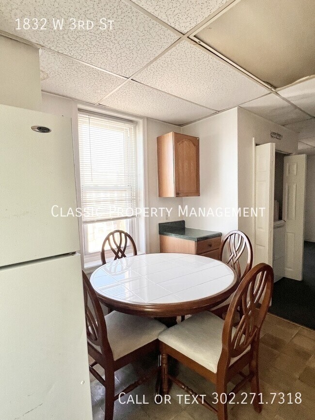 Building Photo - 1832 W 3rd St